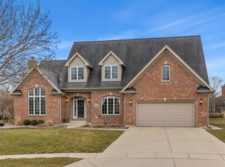 1032 Wellington Ct, Sycamore, IL 60178