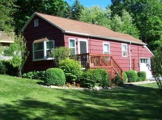 12 Clearbrook Dr, Mahopac, NY 10541