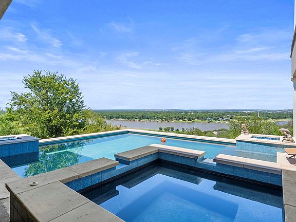 2nd image of 301 Circle Dr