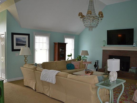 2nd image of 310 Canterbury Dr