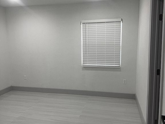 3rd image of 405 N E Street