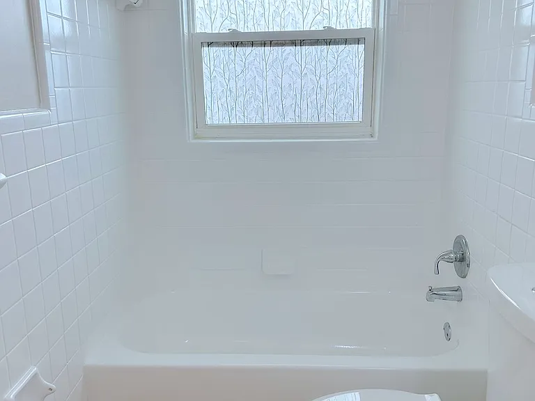 315 N Saturn Ave — Photo 7