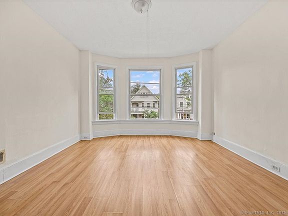 5th image of 133 Davenport Ave APT 2A