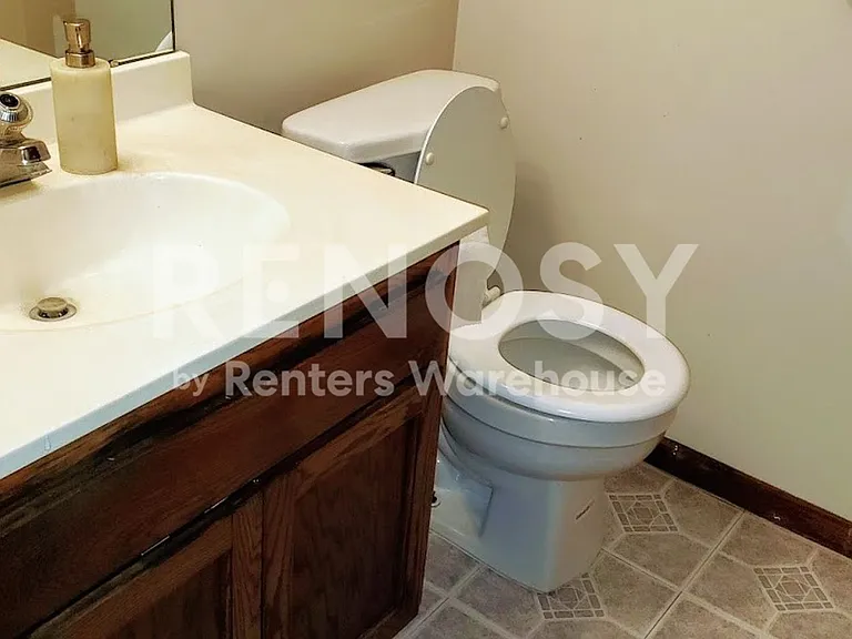 2323 Amberwood Dr — Photo 9