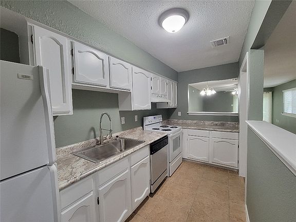 4th image of 3923 Old Oaks Dr APT 1