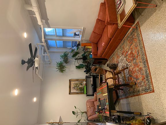 2nd image of 1070 W Thorndale Ave #Gdn