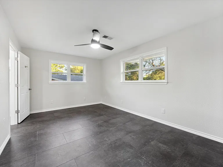 1305 W 1st St — Photo 28