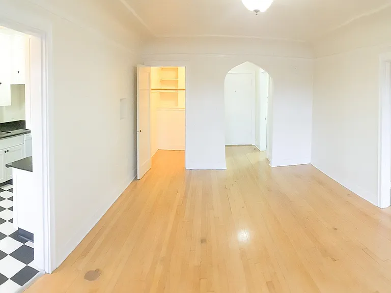 316 E Harrison St — Photo 6