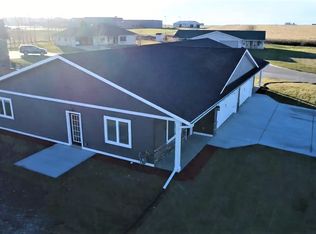 1113 Courtney Dr, Caledonia, MN 55921