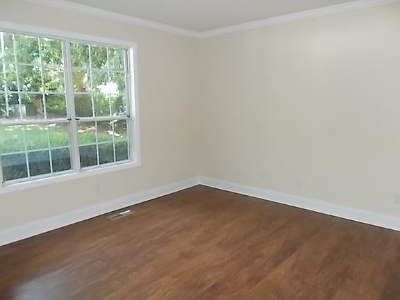 3rd image of 104 Glenn Dr