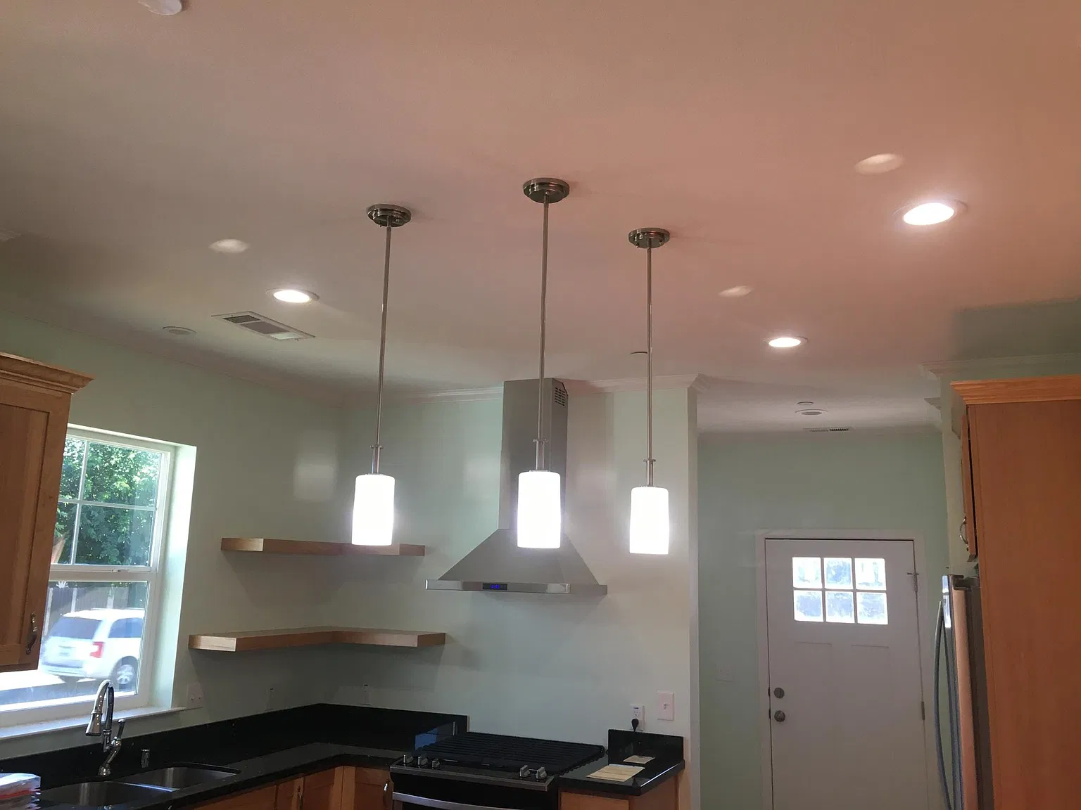 3 bed, 1000 sqft, $1,750 — Photo 2