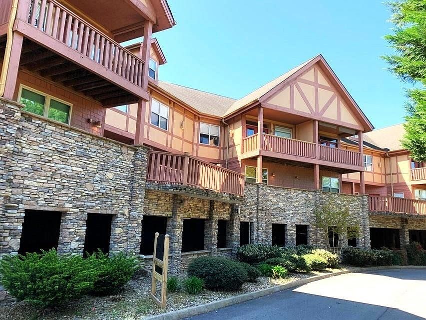 1st image of 830 Golf View Blvd