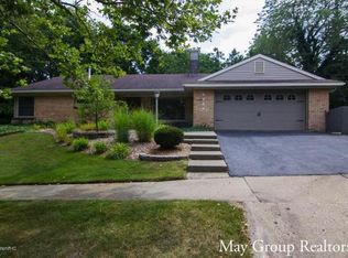 2960 Maplewood Dr SE, East Grand Rapids, MI 49506