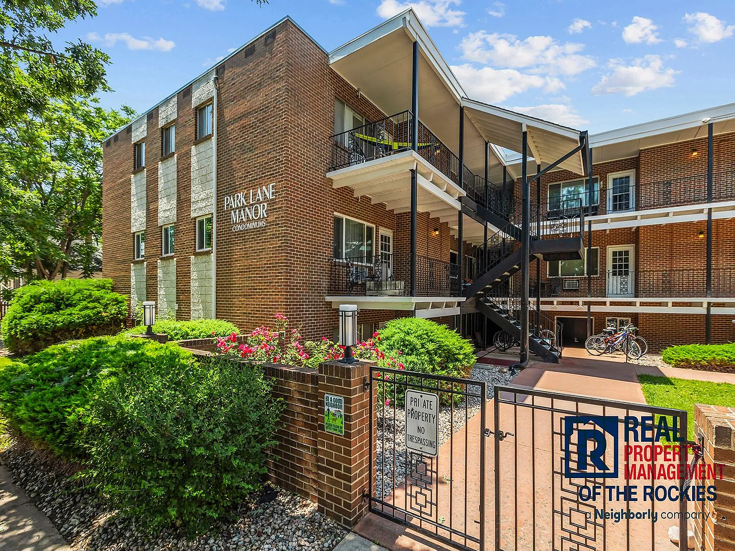 Charming 2 Bed, 1 Bath Condo in Prime Location! — Photo 1