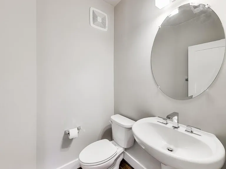 915 Elder St NW #C — Photo 9
