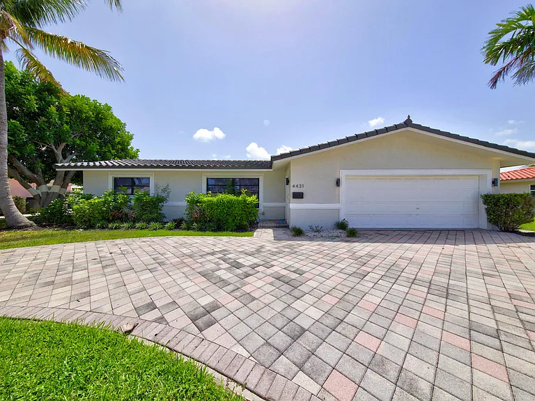 4431 NE 28th Ave — Photo 4