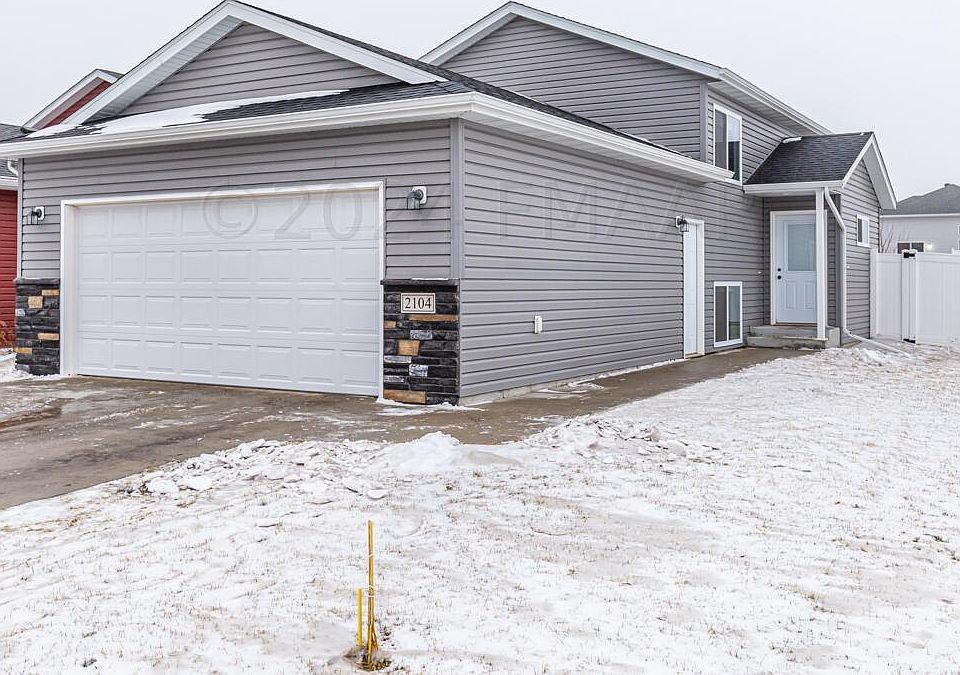 1st image of 2104 Admiral Dr W