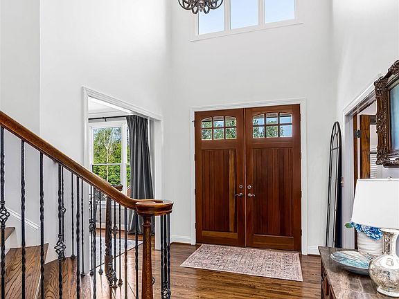 5th image of 2430 Huntington Glen Dr