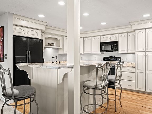 3rd image of 1001 Marina Dr APT 507