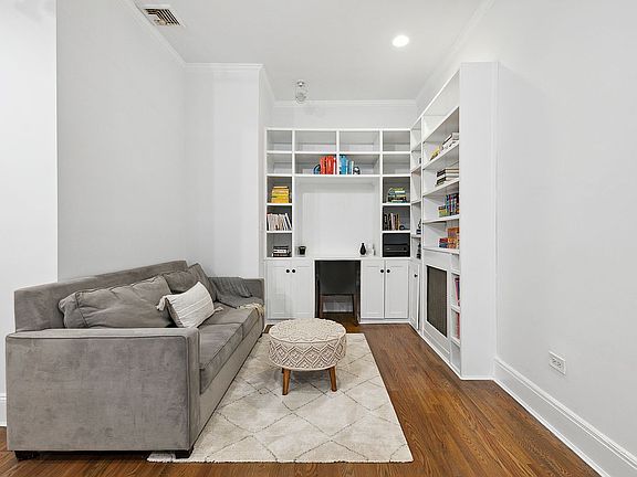 4th image of 117 1st Pl APT 2