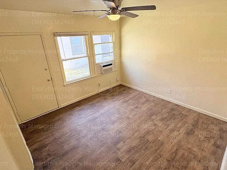 2321 N Inyo St — Photo 5
