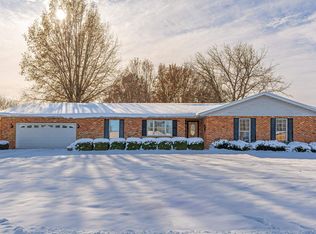 26 Illini Dr, Lincoln, IL 62656
