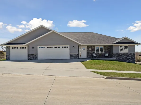3480 Wagon Wheel Ln, Dubuque, IA 52002