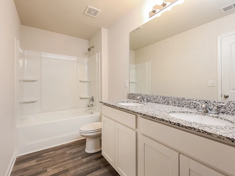 161 Queens Cir — Photo 9