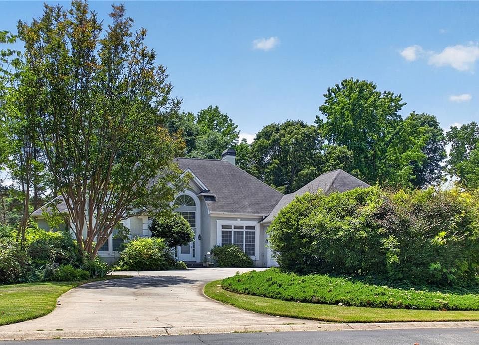 1st image of 213 Hawick Ln