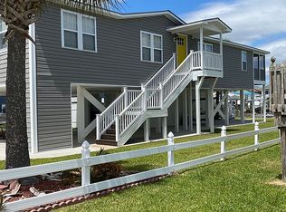 3046 3rd St, Surf City, NC 28445