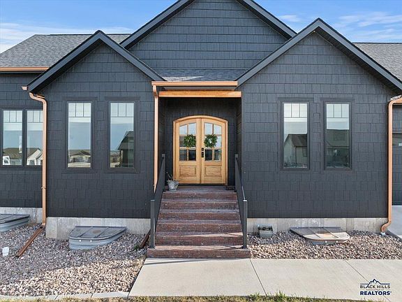 3rd image of 2323 TALISKER AVENUE
