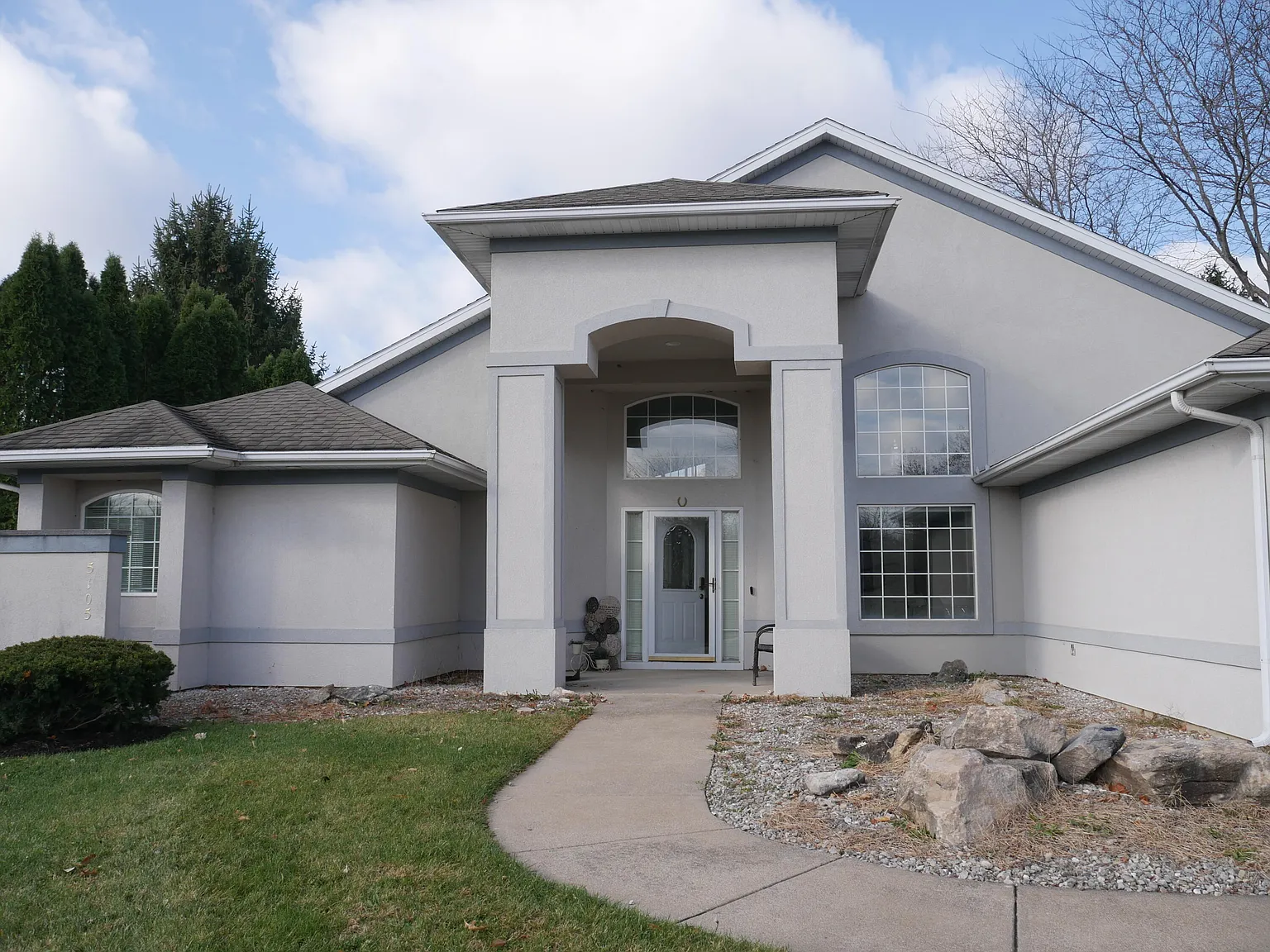 3 bed, 3.0 bath, 2400 sqft, $2,350 — Photo 1