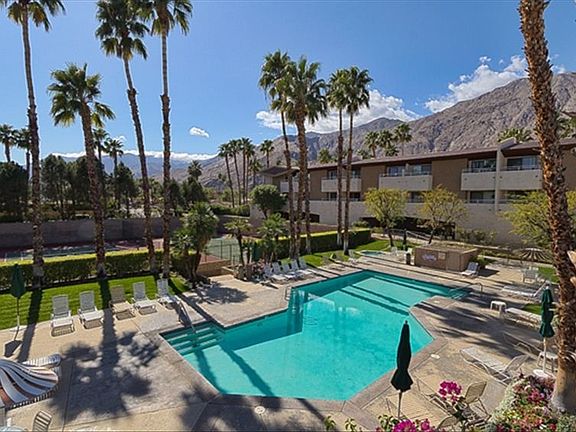 Heated Pool & 2 Spas