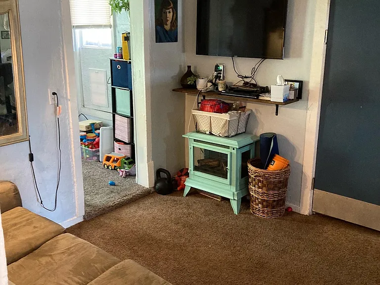 914 W Clay Ave — Photo 3
