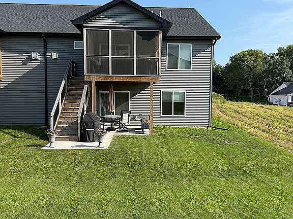 3rd image of 816 Prairie View Dr