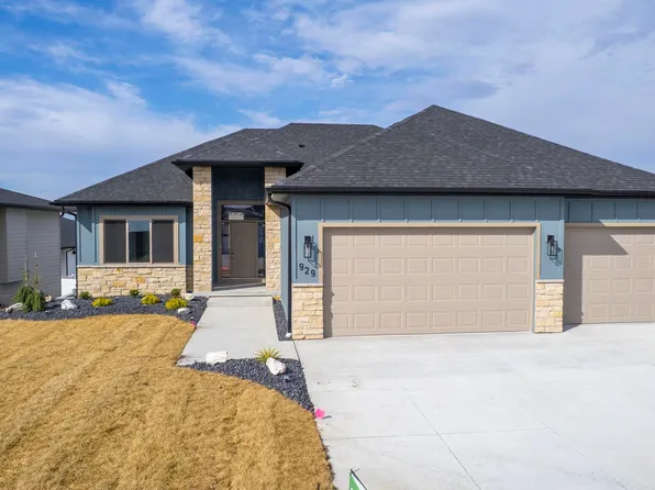 929 N 106th St, Lincoln, NE 68527