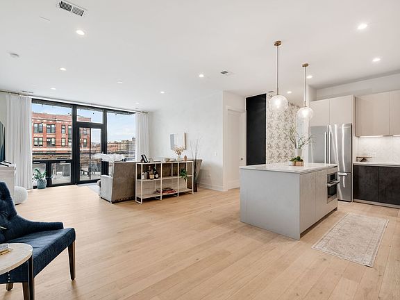 5th image of 2405 W Iowa St #202