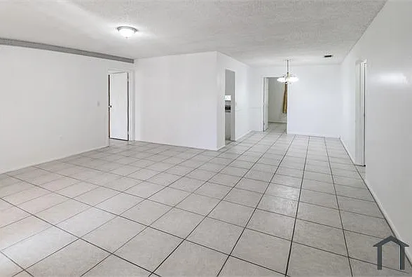 12020 NW 34th Pl — Photo 12