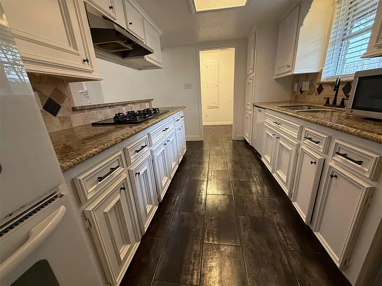2075 Little Cedar Dr — Photo 11