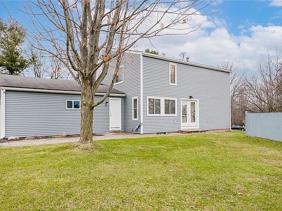 2nd image of 20 Hanningfield Cir