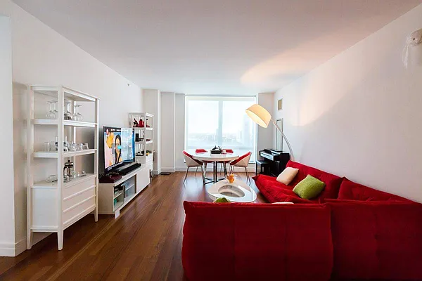 Sold by Chase Global Realty Corp | media 9