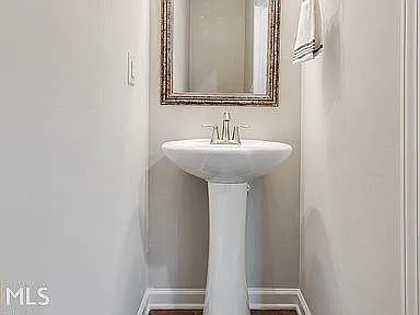 671 Sunset Park Dr — Photo 7