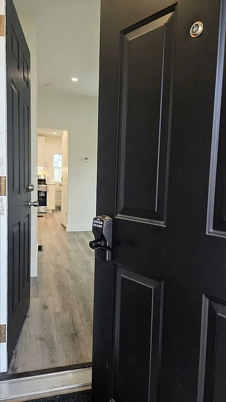 3 bed, 1.0 bath, 827 sqft, $2,500 — Photo 3