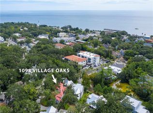 1098 Village Oaks Ln, Saint Simons Island, GA 31522