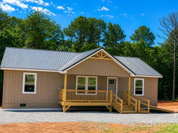 2017 Bailey Dr, Hickory, NC 28601