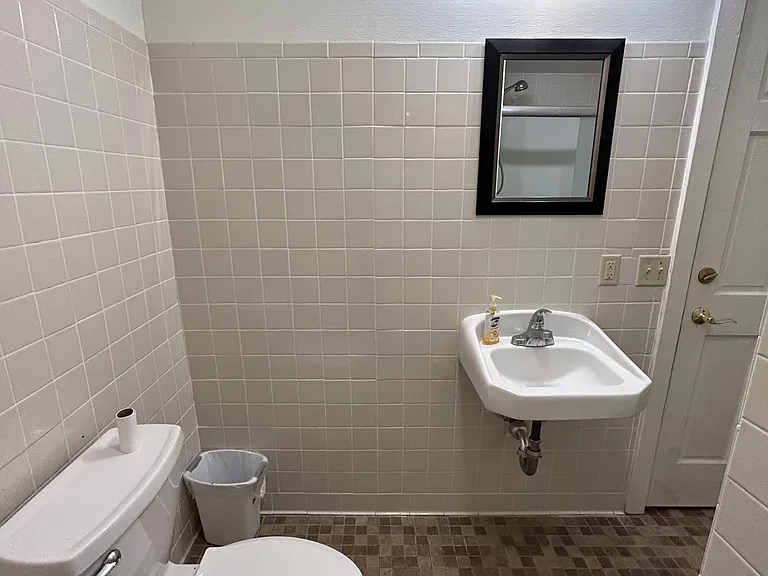 635 Howard Pl — Photo 23