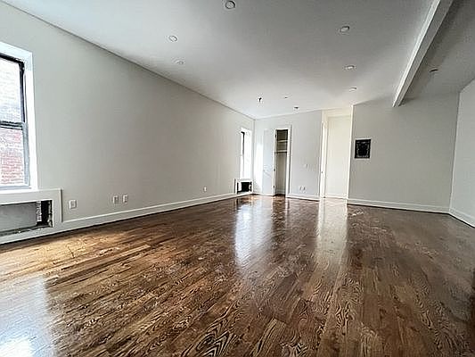 1st image of 321 Woodbine St APT 3R