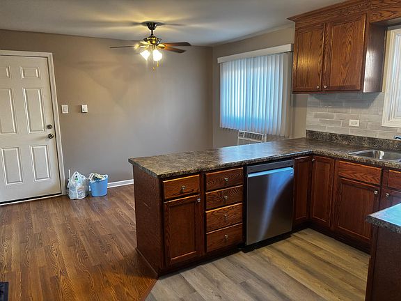 4th image of 6920 W 109th St Unit 2B