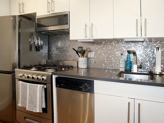 5th image of 265 S 2nd St APT 16