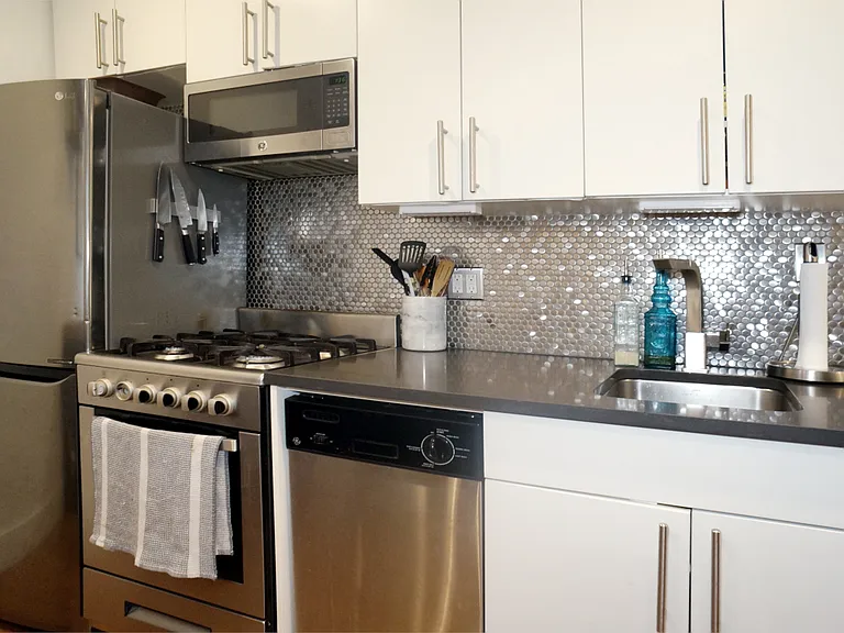 265 S 2nd St #16 — Photo 5